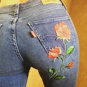 Levi’s w Embroidered Rose Patch